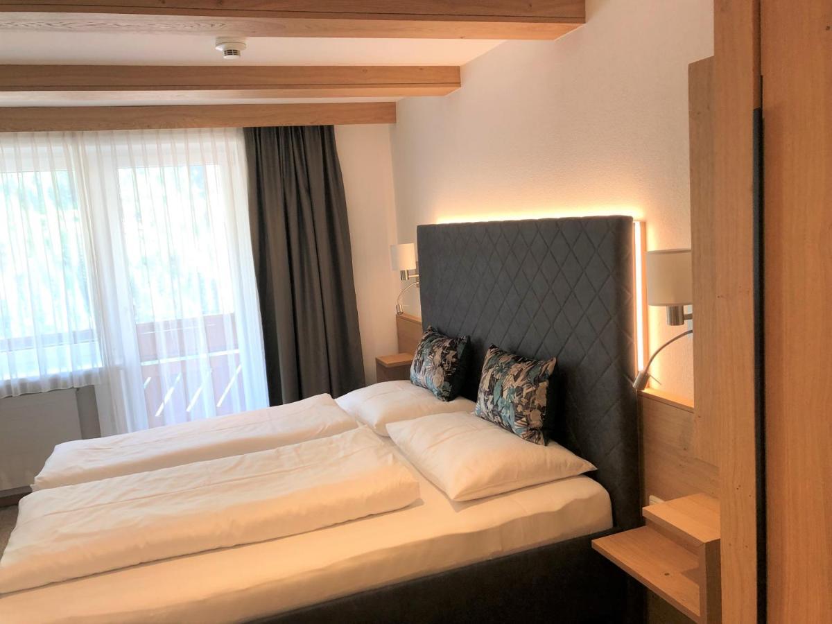 קאפל Hotel Garni Central - Zimmer - Studios - Apartments מראה חיצוני תמונה